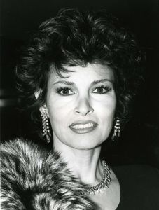 Raquel Welch 1983.jpg
